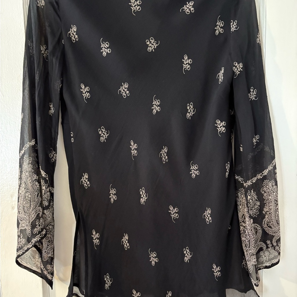 New York City Design Co Black/White Paisley Blouse Size M Silk Long Sleeve - Picture 3 of 7
